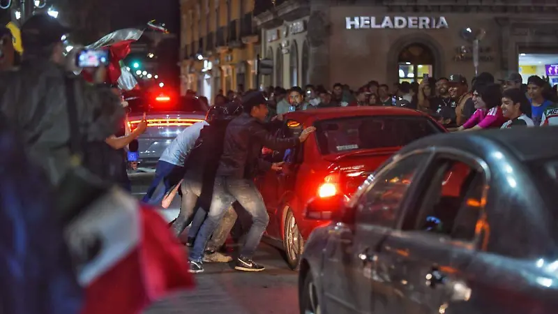 Afición duranguense celebra el triunfo de la Selección Mexicana en el Mundial 